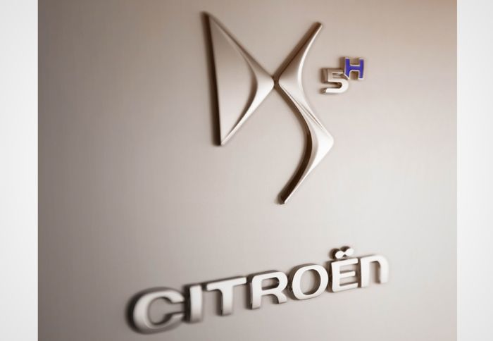 Η οικογένεια DS της Citroen απαριθμεί πλέον τρία μέλη, με το DS5 να είναι και το μεγαλύτερο.